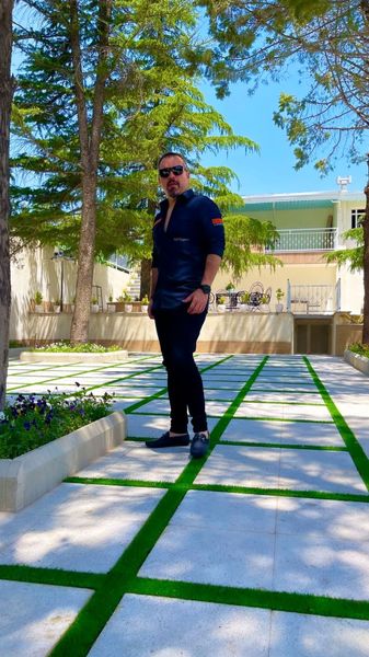 ویلای لاکچری و سرسبز بازیگر مشهور + عکس