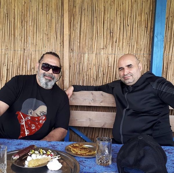 تفریحات دو بازیگر مشهور در کافه + عکس