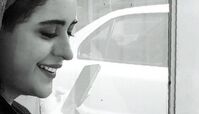 خنده های از ته دل فاطیما بهارمست در حال گوشی بازی + عکس
