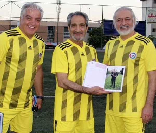 خشایار راد و دوستانش با لباس فوتبالی + عکس