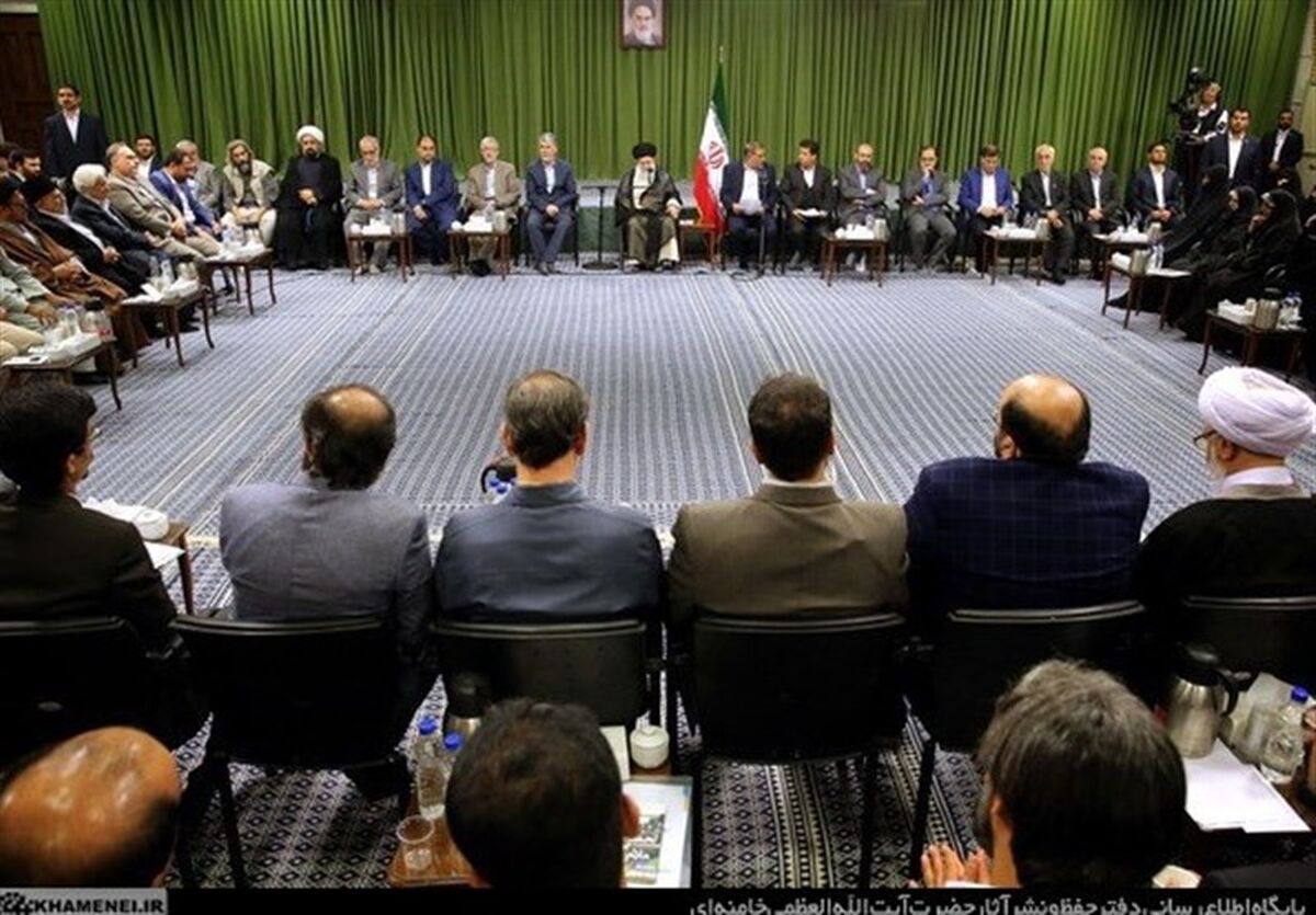 حاشیه‌های دیدار شاعران با مقام معظم رهبری