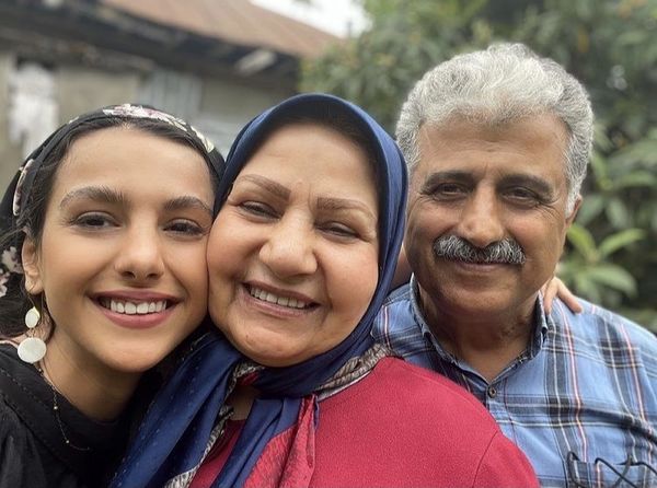 جوانه دلشاد در کنار والدینش + عکس