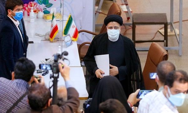 آیت‌الله رئیسی پس از ثبت‌نام در انتخابات: من رقیب «ناکارآمدی» هستم