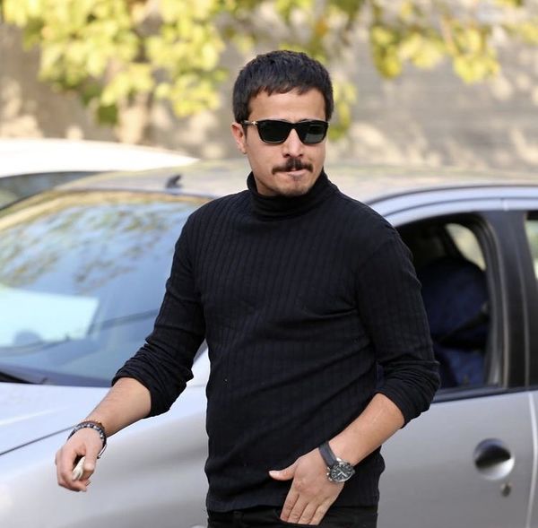 حسین سلیمانی با تیپی متفاوت در خیابان + عکس