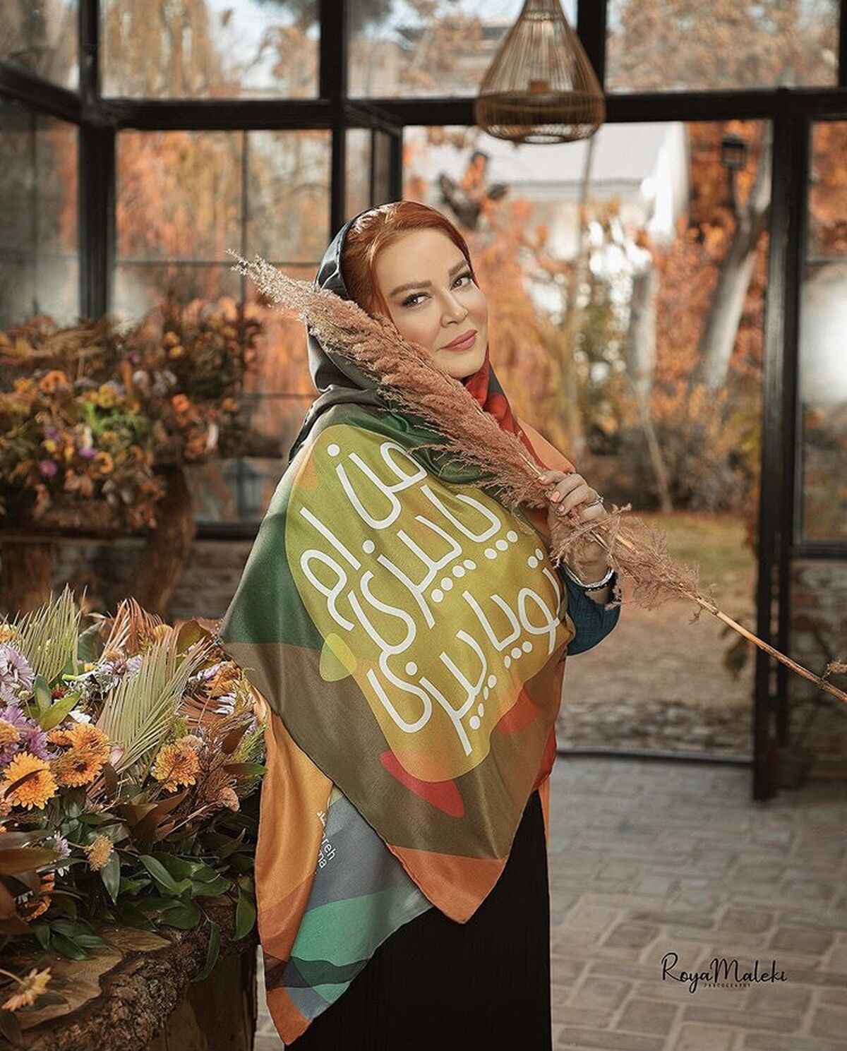 شال با طرح پاییزی بهاره رهنما + عکس