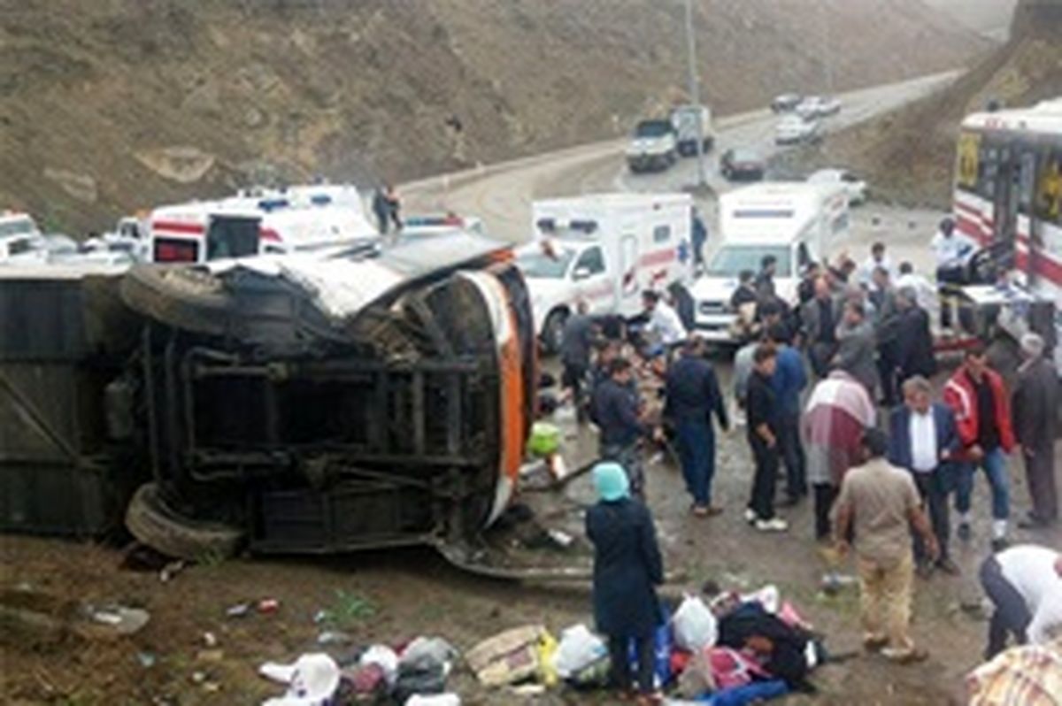 7 نفر در واژگونی اتوبوس در محور شاهین شهر کشته شدند