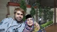امیر نوری و مادرش در حیاط خانه شان + عکس