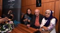 بازیگر افغانی بوی باران در کنار مادر و پدرش+عکس