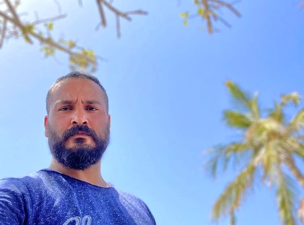 میلاد کی مرام زیر آسمانی آبی + عکس