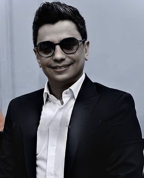 محسن ابراهیم زاده با تیپ کلاسیک + عکس