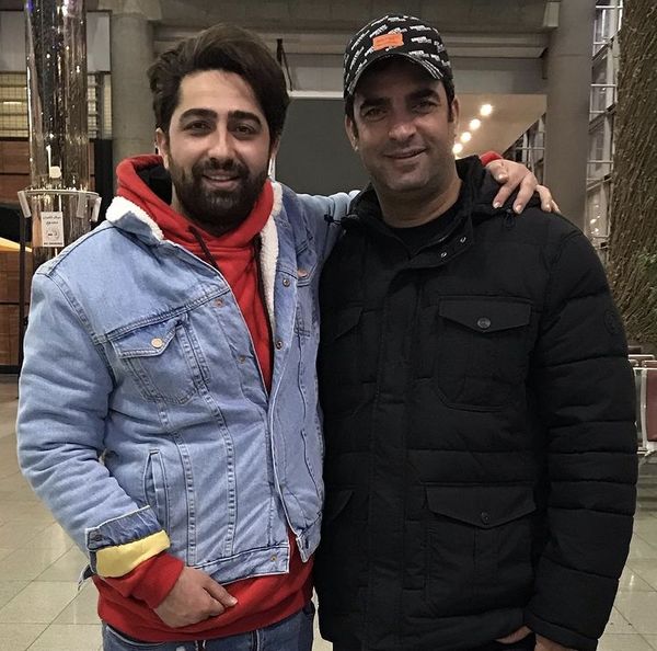 علی سخنگو در آغوش کارگردان مشهور + عکس