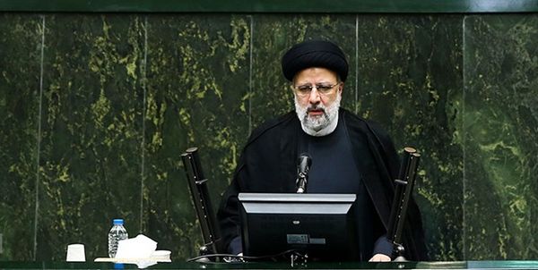 رئیسی: خط قرمز ما در مبارزه با فساد، بی‌سند حرف زدن است