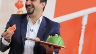 هندوانه‌خوری آقای مجری در برنامه زنده + عکس