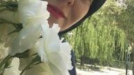 آزاده نامداری در میان گلها + عکس