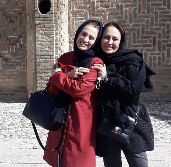 شیرین بینا در کنار دوست صمیمی اش + عکس