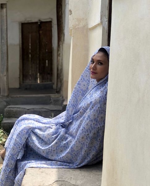 چادر سر کردن ساناز سعیدی + عکس