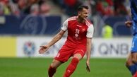 کارت بازی مهاجم استقلال با پیراهن پرسپولیس/عکس
