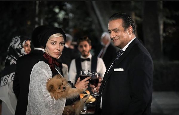 سام نوری و سگش در گاندو + عکس