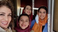 ویشکا آسایش و دوستانش لب پنجره + عکس