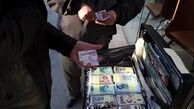  بازار داغ فروش اسکناس‌ تانخورده 