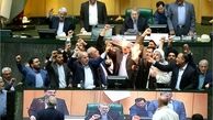  لحظه به آتش کشیدن پرچم آمریکا در مجلس+عکس