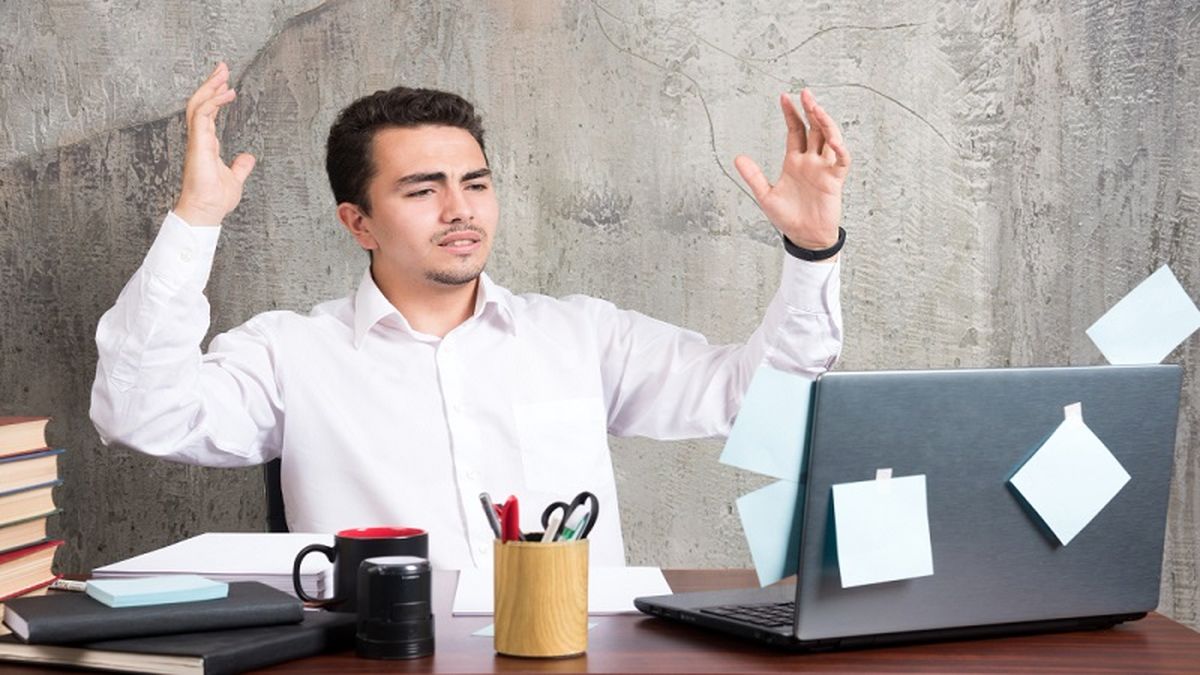 ۱۲ تخلف رایج کارفرمایان که شاید ندانید؛ چگونه از حق خود دفاع کنید؟