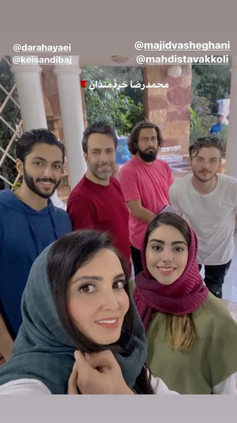 سلفی لیلا بلوکات و دوستانش + عکس