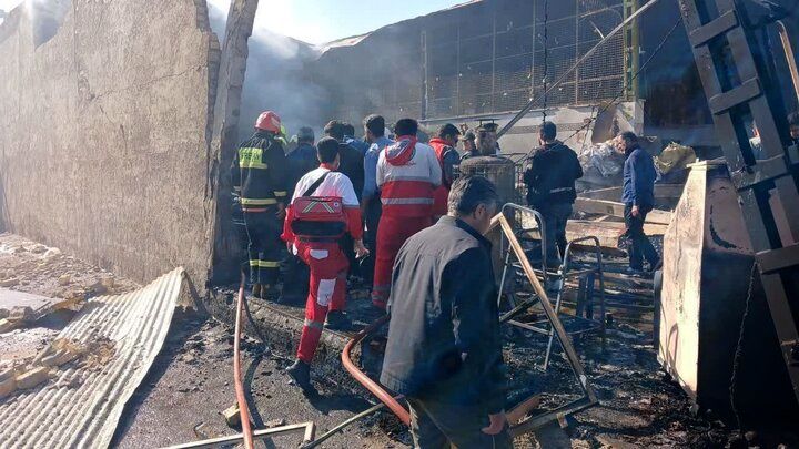 تصاویری از سقوط بالگرد ارتش در میدان میوه و تره بار درچه