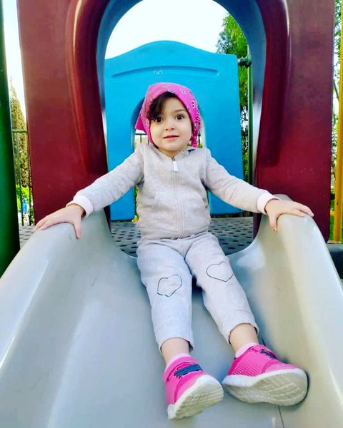 دختر آزاده نامداری در پارک + عکس