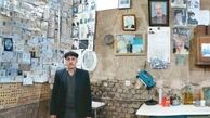 مردی که عاشق اعلامیه‌های ترحیم است+ عكس