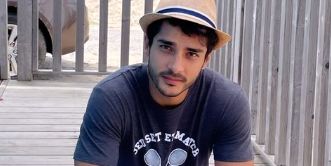 تیپ ساده و شیک ساعد سهیلی خارج از کشور + عکس