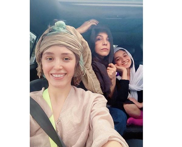 سلفی فرشته حسینی با دوستانش + عکس