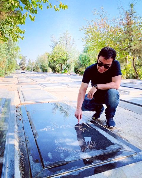 دلتنگی عمو پورنگ پدر مرحومش + عکس