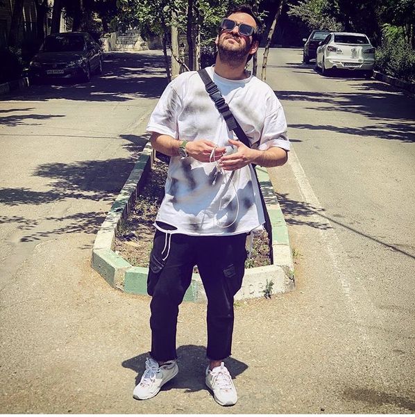 قدم زدن بازیگر دراکولا در وسط خیابان + عکس