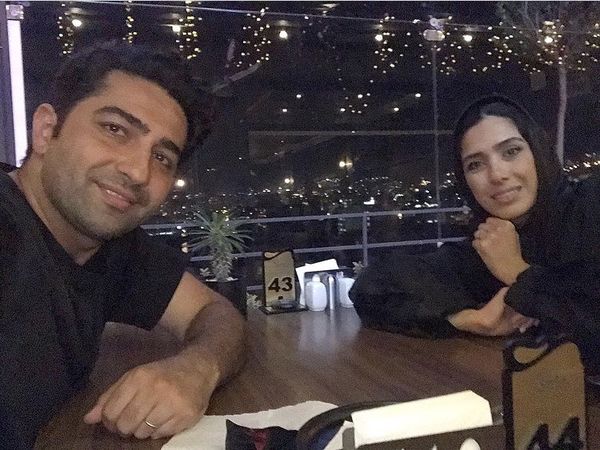 گشت و گذار علی سخنگو و همسرش در شب سالگرد ازدواجشان + عکس