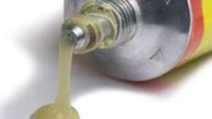 پاک کردن لکه چسب قطره‌ای از روی لباس و اجسام