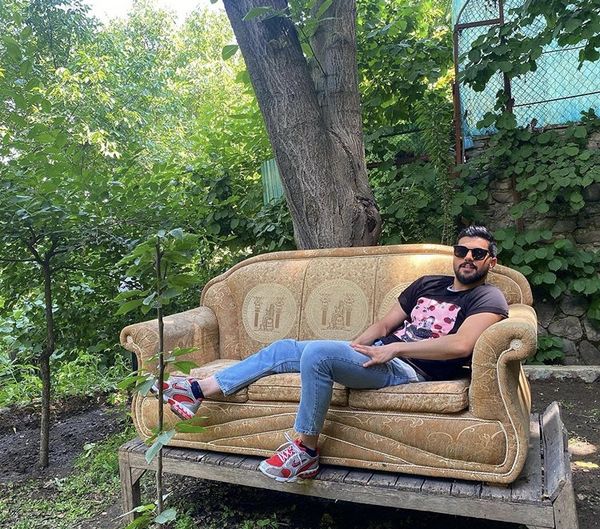 سینا مهراد در باغی زیبا + عکس