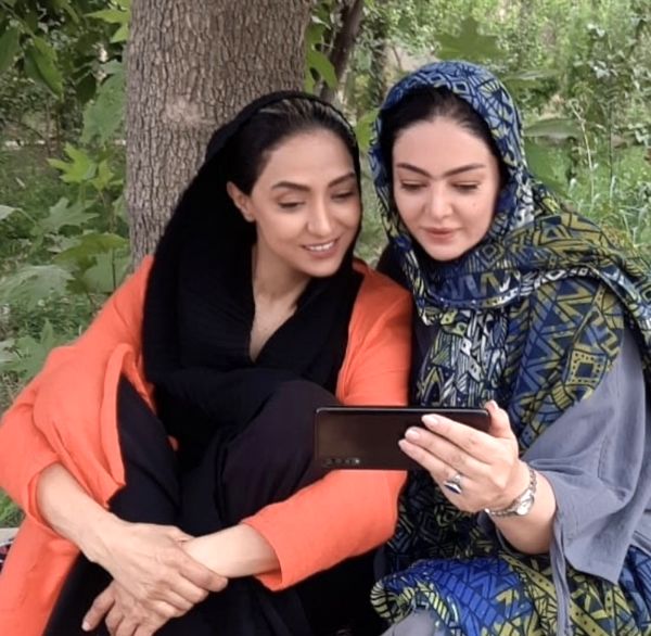 رزیتا غفاری در کنار دوستش + عکس