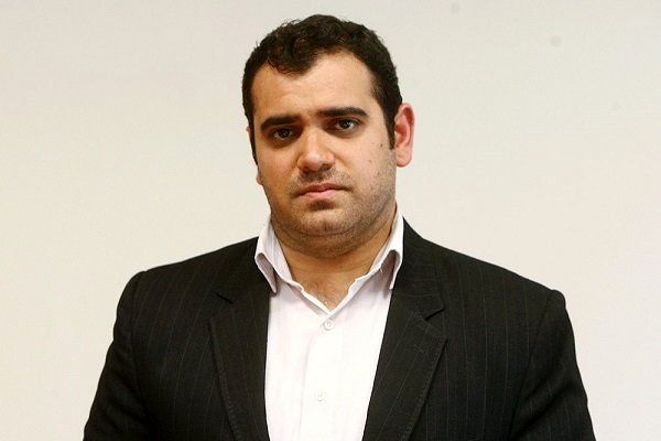 خانه‌ای که از پای‌بست ویران است