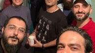 سلفی بازیگر کرگدن با دوستانش + عکس