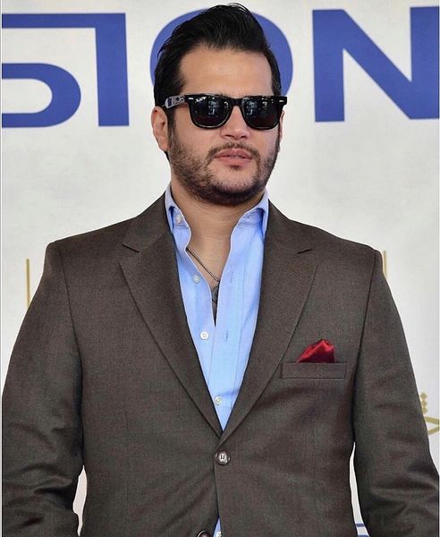 سیاوش خیرابی با کت و شلوار شیک + عکس