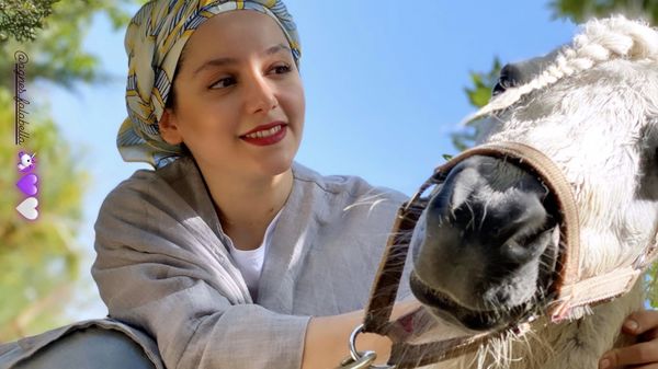 اسب سفید نازنین بیاتی + عکس