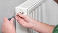 نحوه هواگیری شوفاژ با 7 گام ساده بدون نیاز به سرویس کار