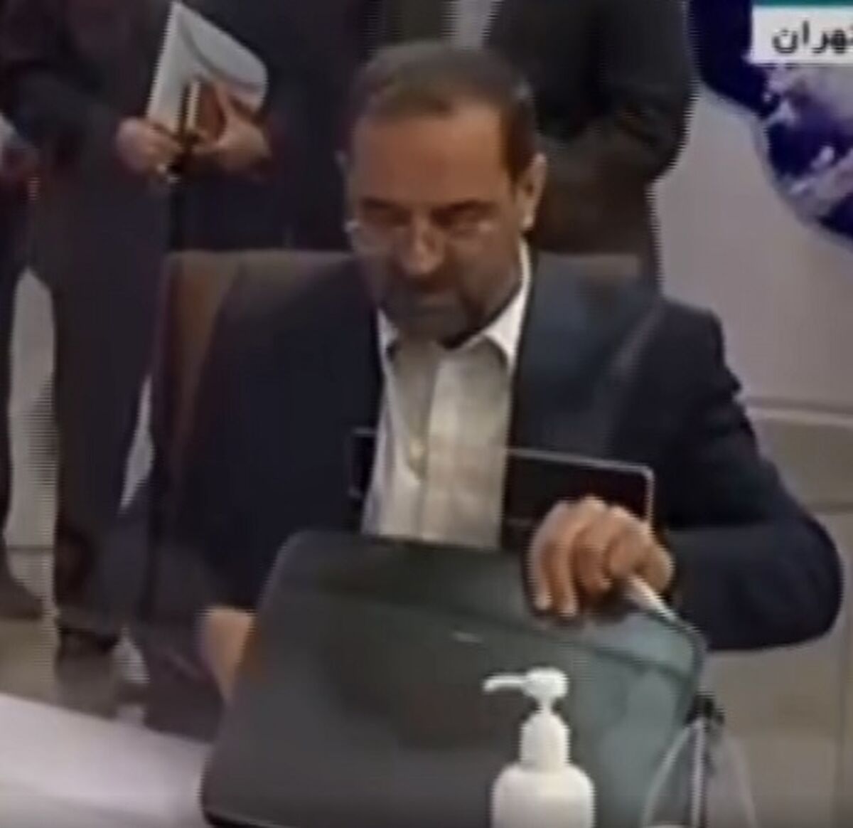 محمد عباسی در انتخابات ثبت‌ نام کرد