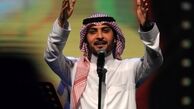 دختری با روبند خواننده مرد را در آغوش گرفت+عکس