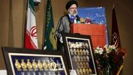 اقدام جالب نخبه‌های دانشگاهی در تقدیم مدال‌هایشان به رهبر انقلاب