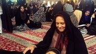لیندا کیانی روی پادر مادر آرام گرفت+عکس