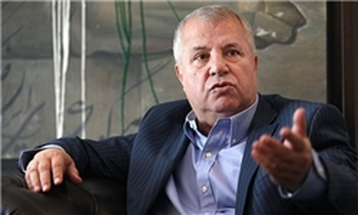 علی پروین: هر چه بدبختی داریم از موبایل است/ دونالد ترامپ، دیوونه است و باید بستری شود
