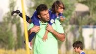 کری خوانی مدافع استقلال برای پرسپولیسی ها/عکس