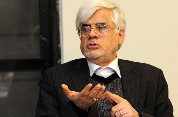 محمدرضا عارف از کاندیداتوری در انتخابات انصراف داد
